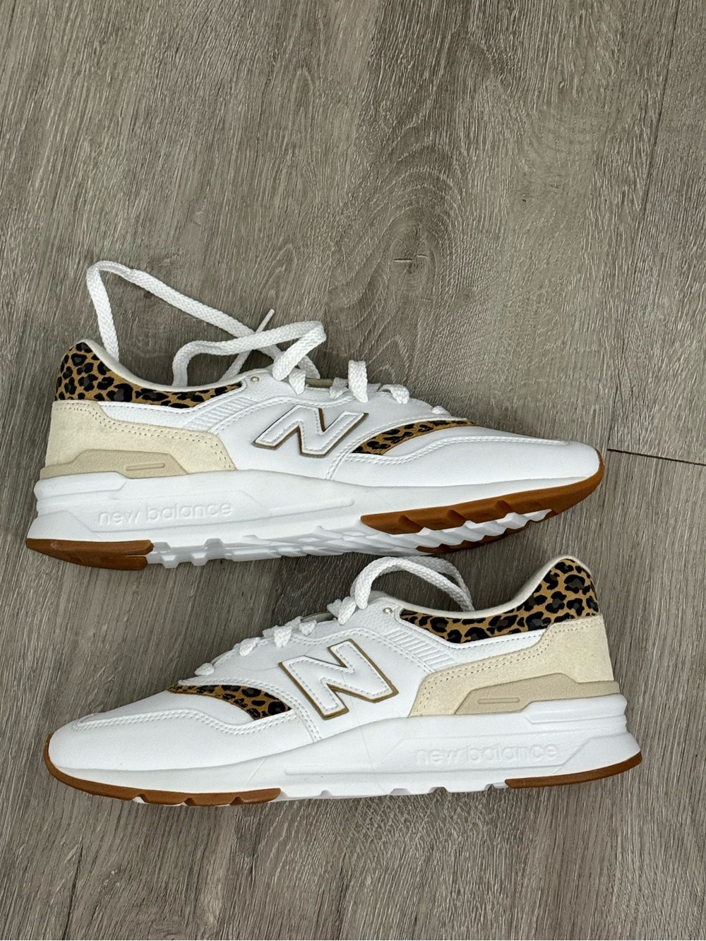 Women’s New Balance 997H sneakers, Size 8 NEW